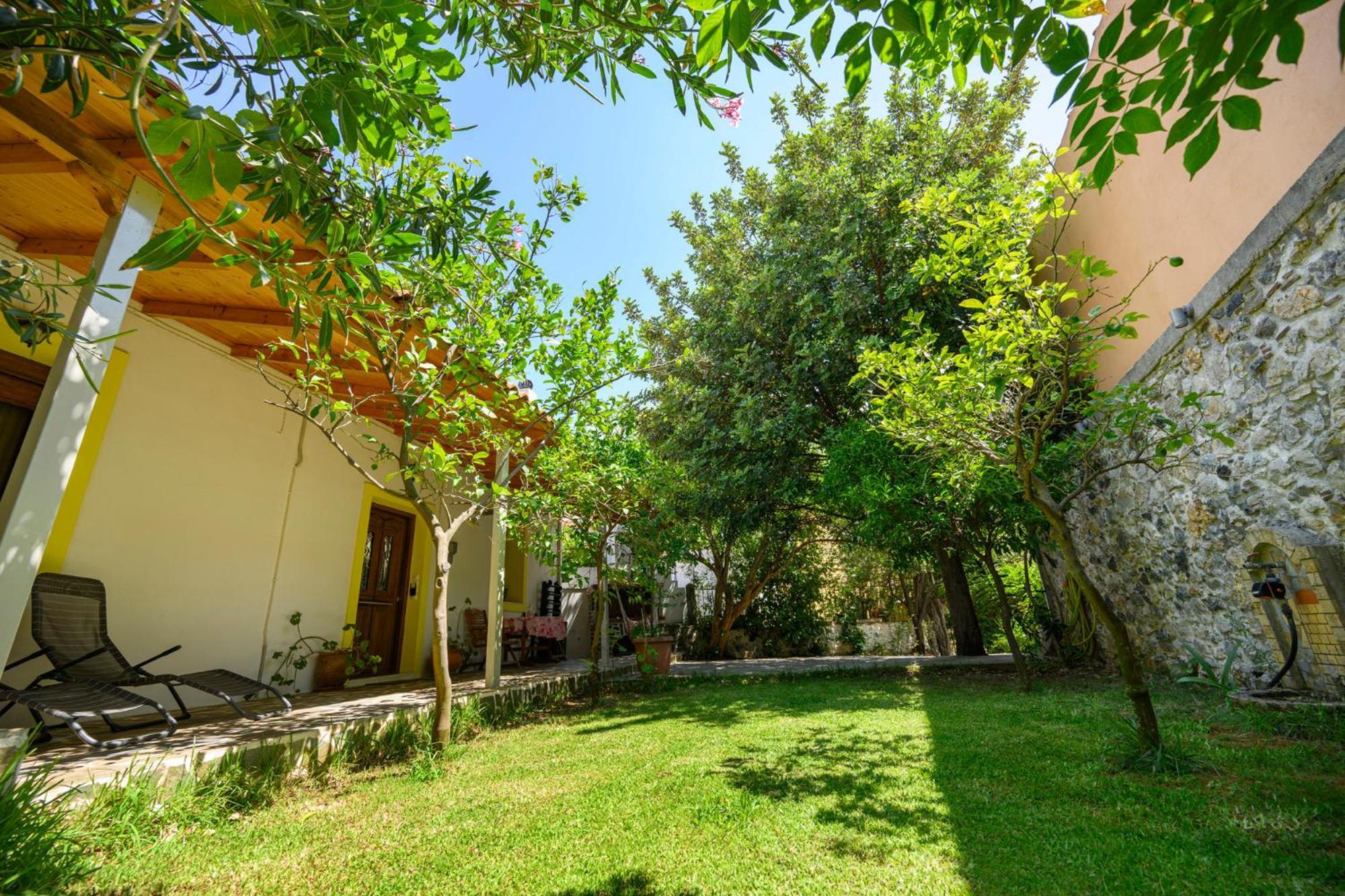 Small Villa Gerani Agios Vlasios  Buitenkant foto